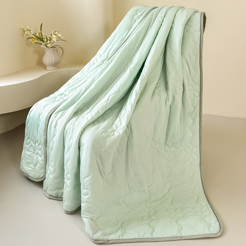A Soft Summer Quilt, Skin-friendly and Heat-dissipating, a Stylish Summer Duvet Insert, a Cool and Lightweight Quilt, an Air-conditioning Quilt for Summer, a Special Quilt for Summer Heat Relief, a Thin Duvet Insert, Breathable and Non-clumping