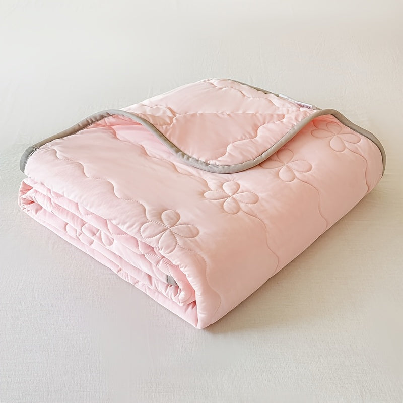 A Soft Summer Quilt, Skin-friendly and Heat-dissipating, a Stylish Summer Duvet Insert, a Cool and Lightweight Quilt, an Air-conditioning Quilt for Summer, a Special Quilt for Summer Heat Relief, a Thin Duvet Insert, Breathable and Non-clumping