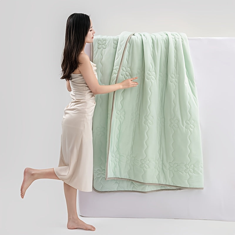 A Soft Summer Quilt, Skin-friendly and Heat-dissipating, a Stylish Summer Duvet Insert, a Cool and Lightweight Quilt, an Air-conditioning Quilt for Summer, a Special Quilt for Summer Heat Relief, a Thin Duvet Insert, Breathable and Non-clumping