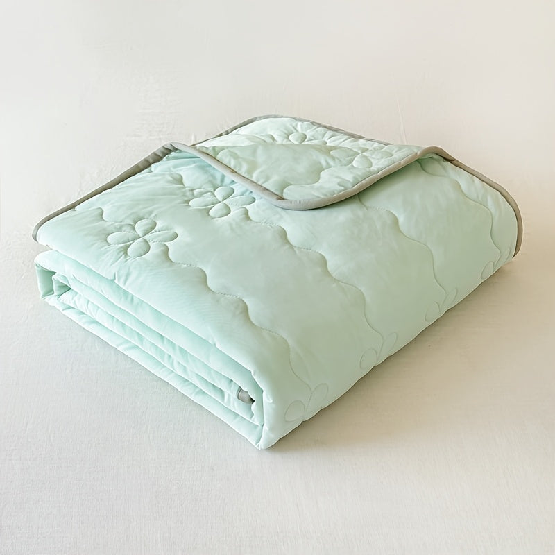 A Soft Summer Quilt, Skin-friendly and Heat-dissipating, a Stylish Summer Duvet Insert, a Cool and Lightweight Quilt, an Air-conditioning Quilt for Summer, a Special Quilt for Summer Heat Relief, a Thin Duvet Insert, Breathable and Non-clumping