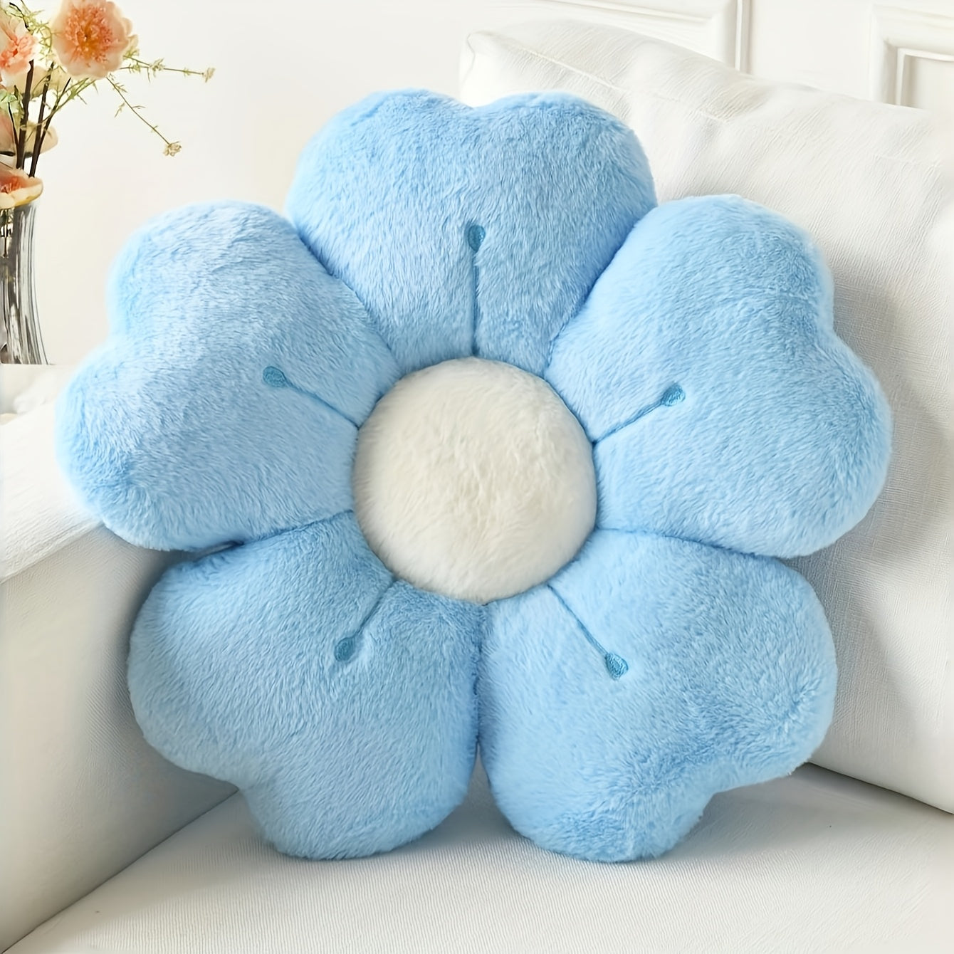 Cozy Floral Throw Pillow in Soft Daisy Design - A Charming White And Pink Cushion with Fluffy Petals, Perfect for Your Bed Or Sofa, Great for Dorm Room Decor