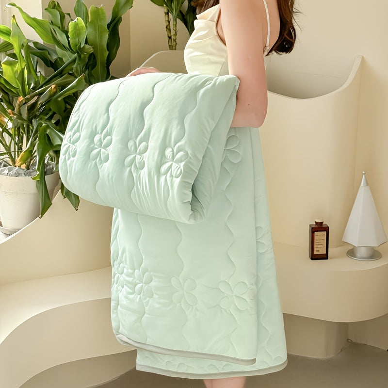 A Soft Summer Quilt, Skin-friendly and Heat-dissipating, a Stylish Summer Duvet Insert, a Cool and Lightweight Quilt, an Air-conditioning Quilt for Summer, a Special Quilt for Summer Heat Relief, a Thin Duvet Insert, Breathable and Non-clumping