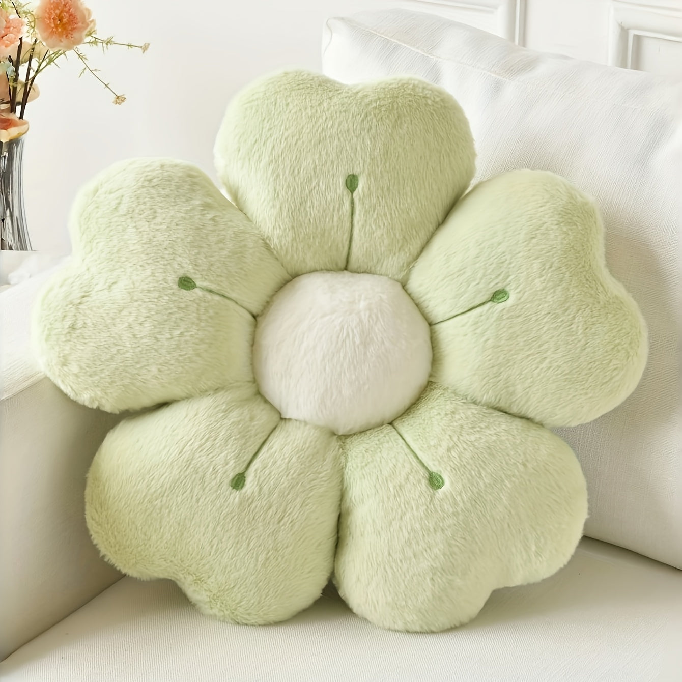 Cozy Floral Throw Pillow in Soft Daisy Design - A Charming White And Pink Cushion with Fluffy Petals, Perfect for Your Bed Or Sofa, Great for Dorm Room Decor