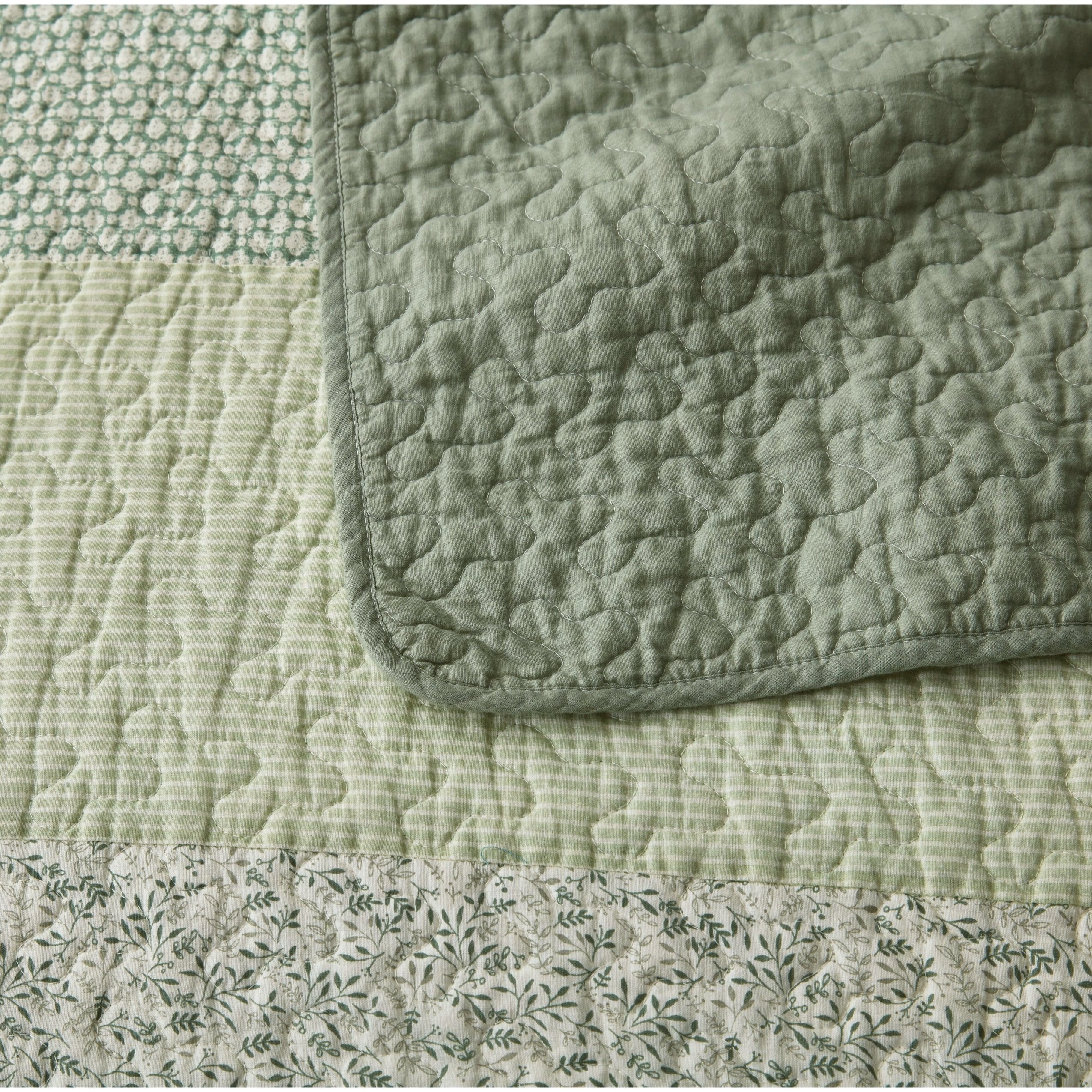 Chezmoi Collection Reed 2\u002F3-Piece Sage Green Floral Patchwork Stripe Cotton Quilt, Pre-Washed Reversible Lightweight Bedspread Set, Twin\u002FQueen\u002FKing\u002FOversized King\u002FSuper King Sizes - Holiday Bedding Gifts