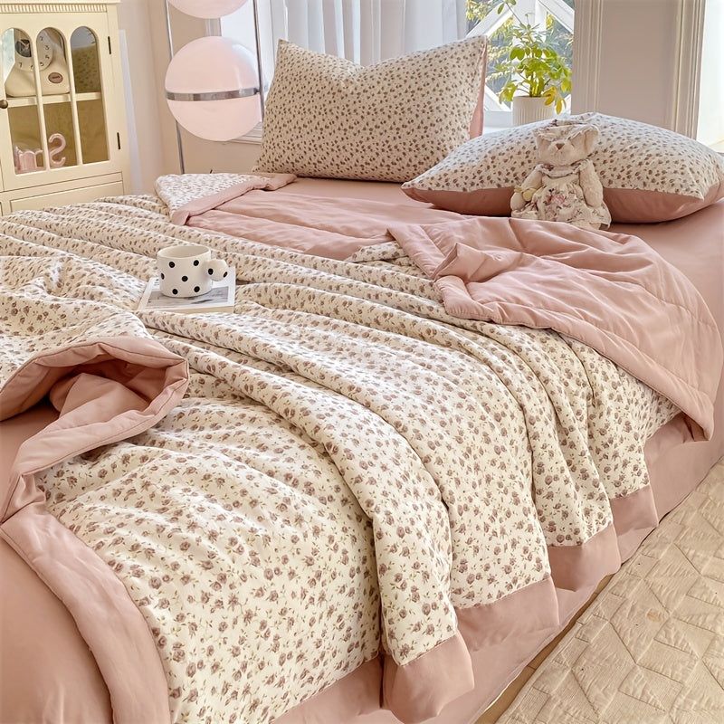 New Printed Summer Quilt with a Double-Layer Gauze Floral Pattern, Lightweight And Comfortable for Summer. Soft, Breathable, And Skin-Friendly, Suitable for Use in Bedrooms, Dorms, Guest Rooms, And on Sofas. (Single Lightweight Quilt