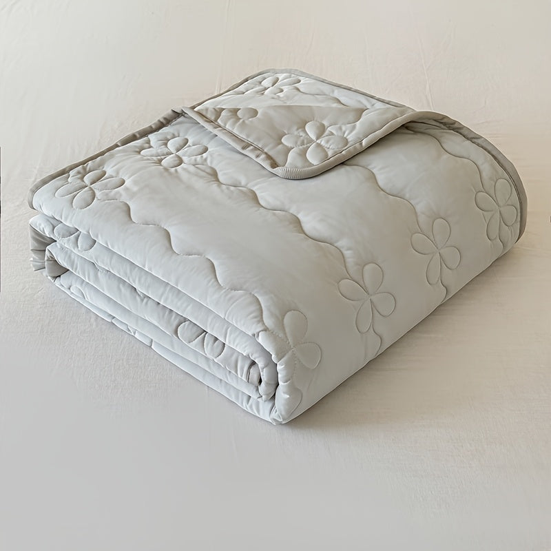 A Soft Summer Quilt, Skin-friendly and Heat-dissipating, a Stylish Summer Duvet Insert, a Cool and Lightweight Quilt, an Air-conditioning Quilt for Summer, a Special Quilt for Summer Heat Relief, a Thin Duvet Insert, Breathable and Non-clumping