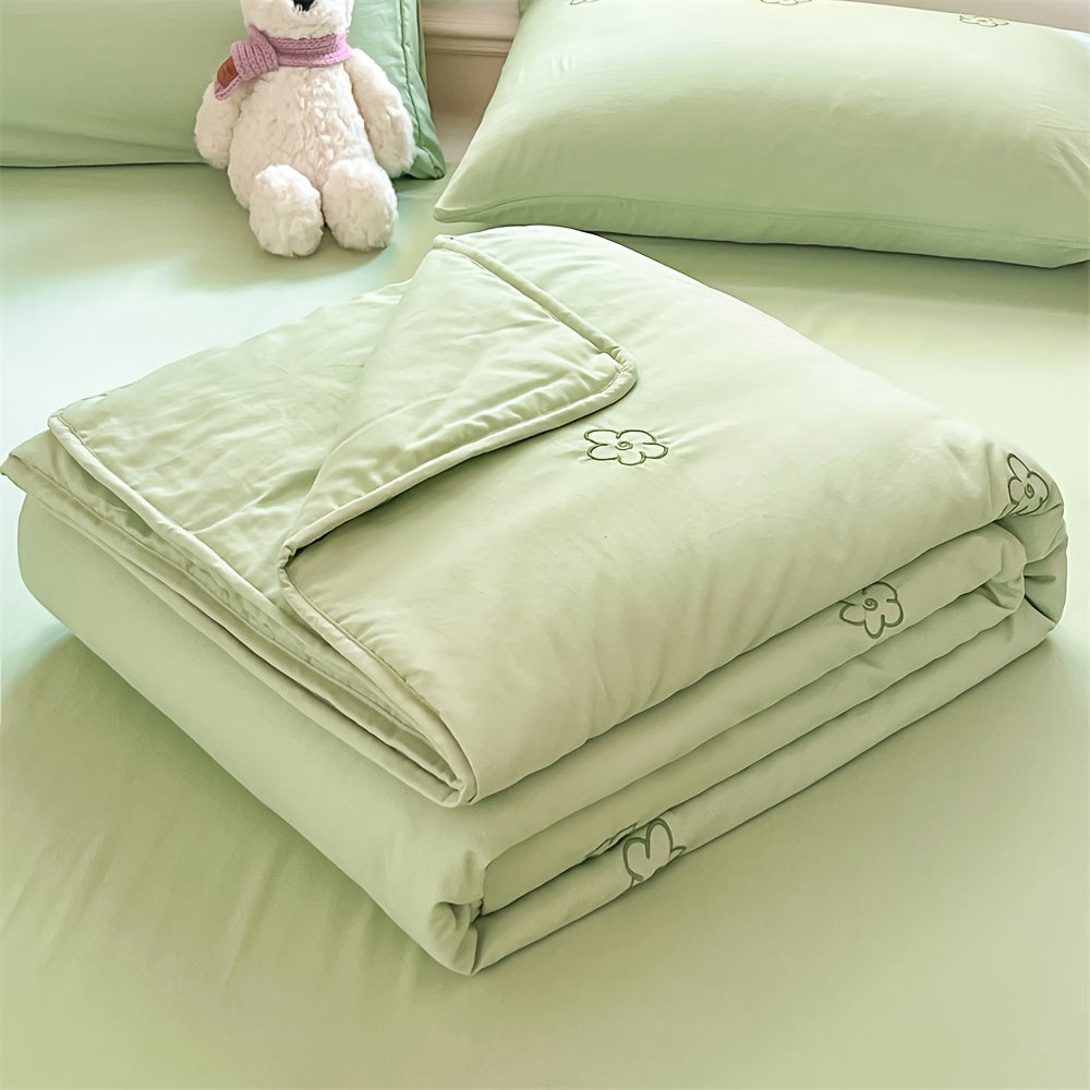 1pc Ice Silky Fiber Summer Quilt | Lightweight, Breathable, Cooling Design, Machine Washable, Ideal for Bedroom, Guest Room, Travel - Embroidered Polyester Cover and Lining