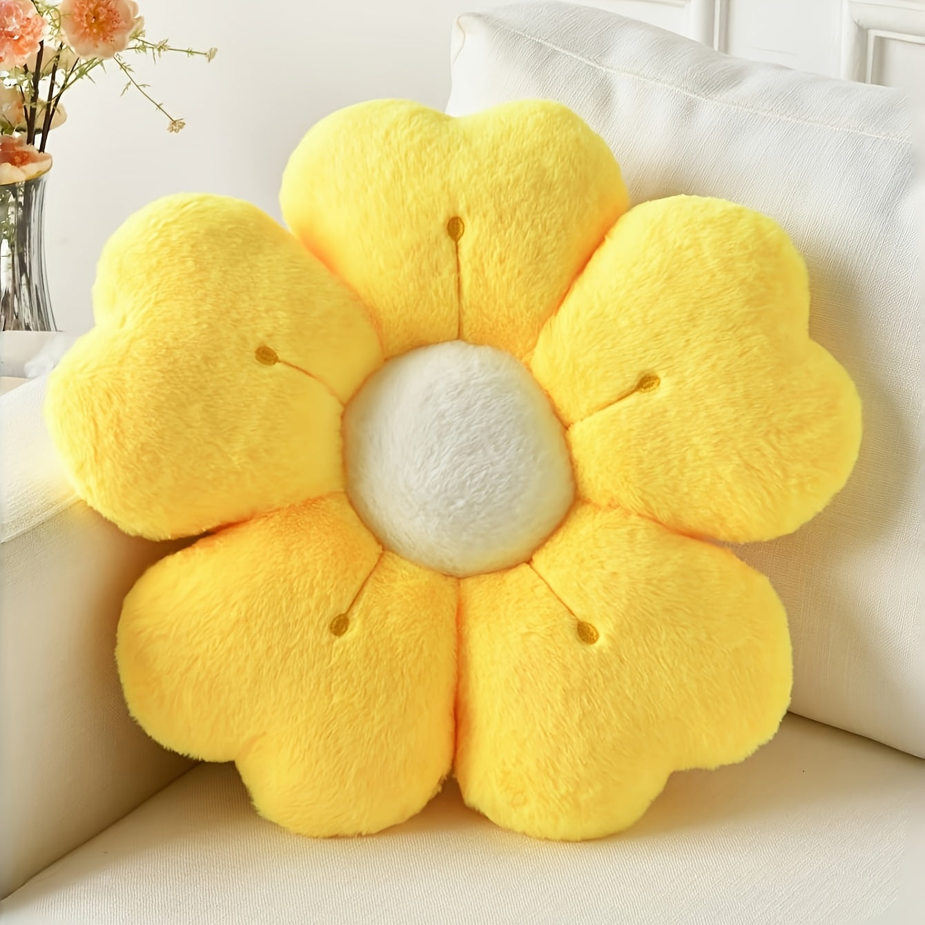 Cozy Floral Throw Pillow in Soft Daisy Design - A Charming White And Pink Cushion with Fluffy Petals, Perfect for Your Bed Or Sofa, Great for Dorm Room Decor